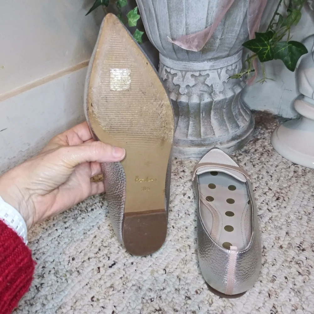 Boden Cordelia Silver & White Pebbled Leather, Color Blocked Pointed Toe Loafers - Picture 7 of 8